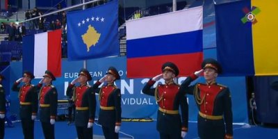 kosovaarse vlag in rusland vanwege majlinda kelmendi